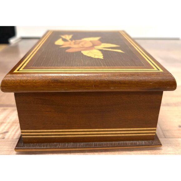 Handcrafted Wooden Inlay Box With Floral Marquetry Design & Gold Velvet Interior - Picture 3 of 6